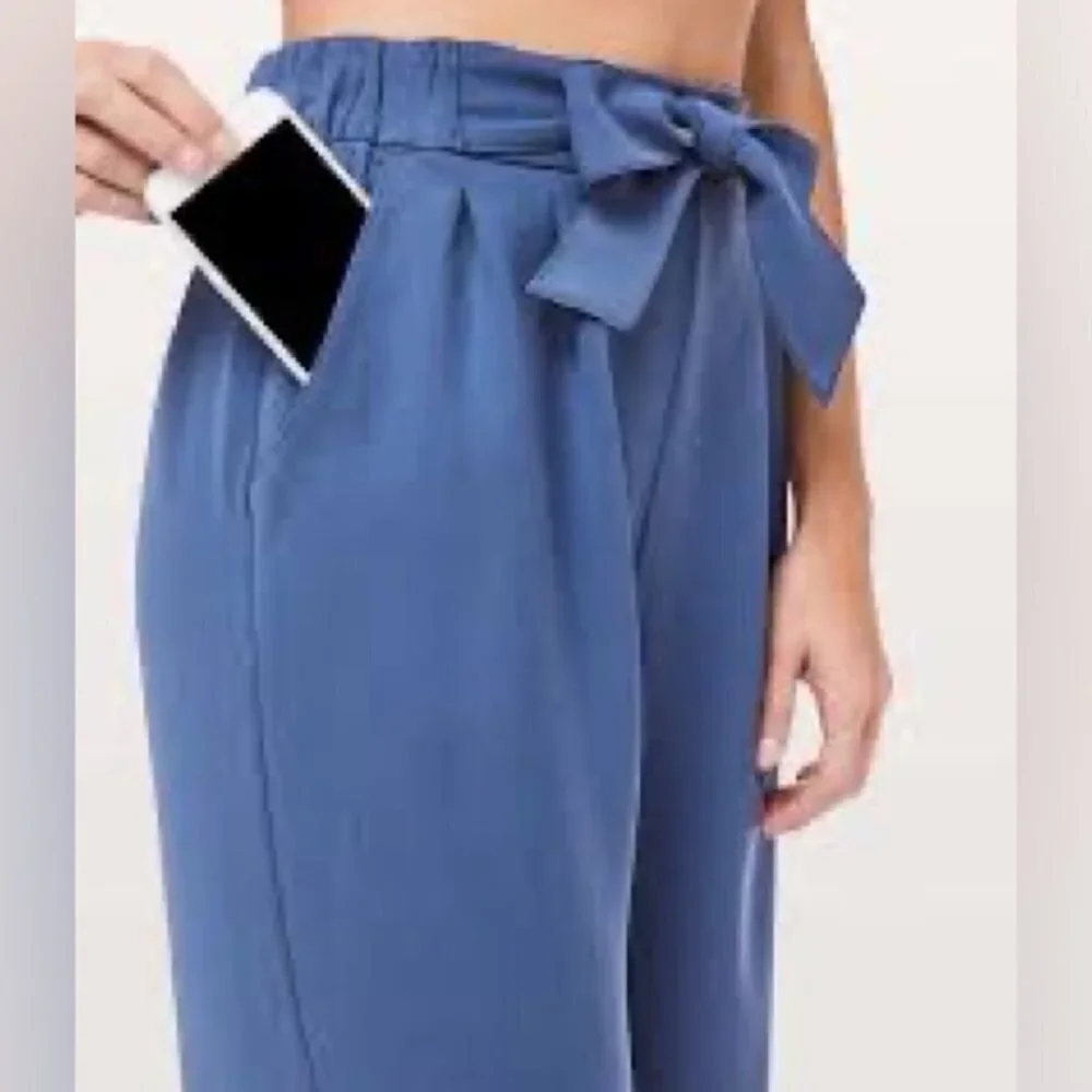 ** LULULEMON Noir Pants In Gatsby Blue Size 4- Price Firm (Popular ISO!)
